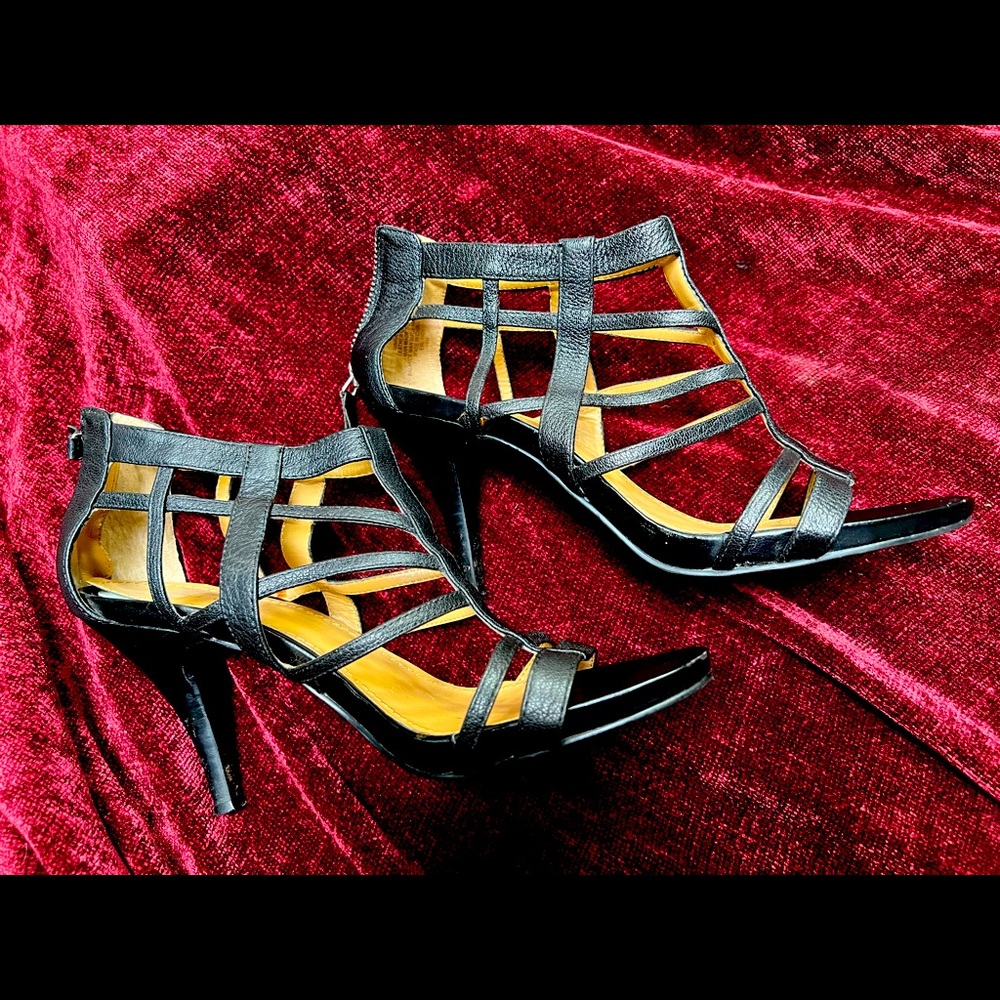 Nine West 3” heels black strap with zipper closure